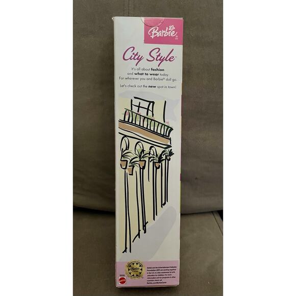 Vintage 2003 City Style Barbie Wearing Denim Skirt & Shirt With Comb #G6095 NIB - Picture 2 of 3